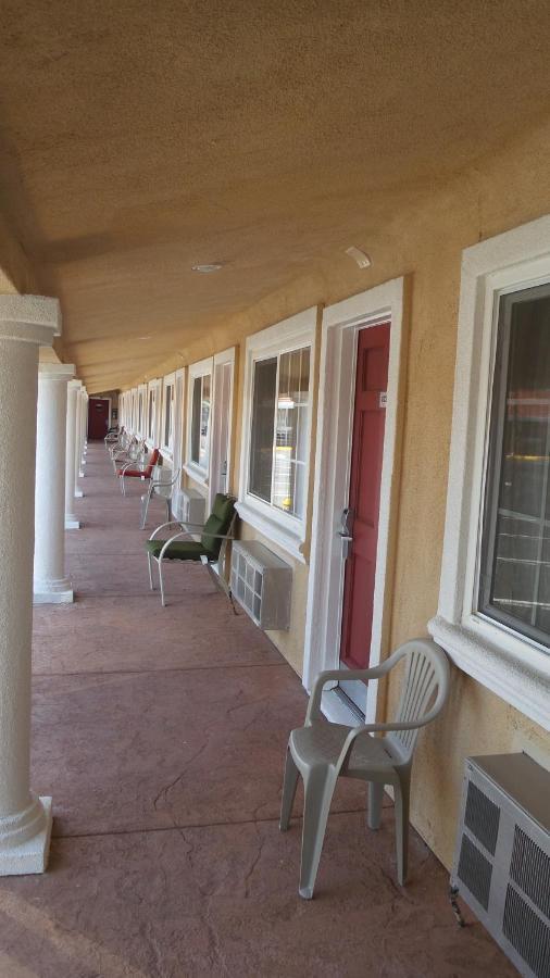 Holiday Motel Oakdale Exterior photo