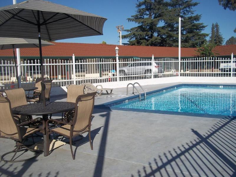Holiday Motel Oakdale Exterior photo