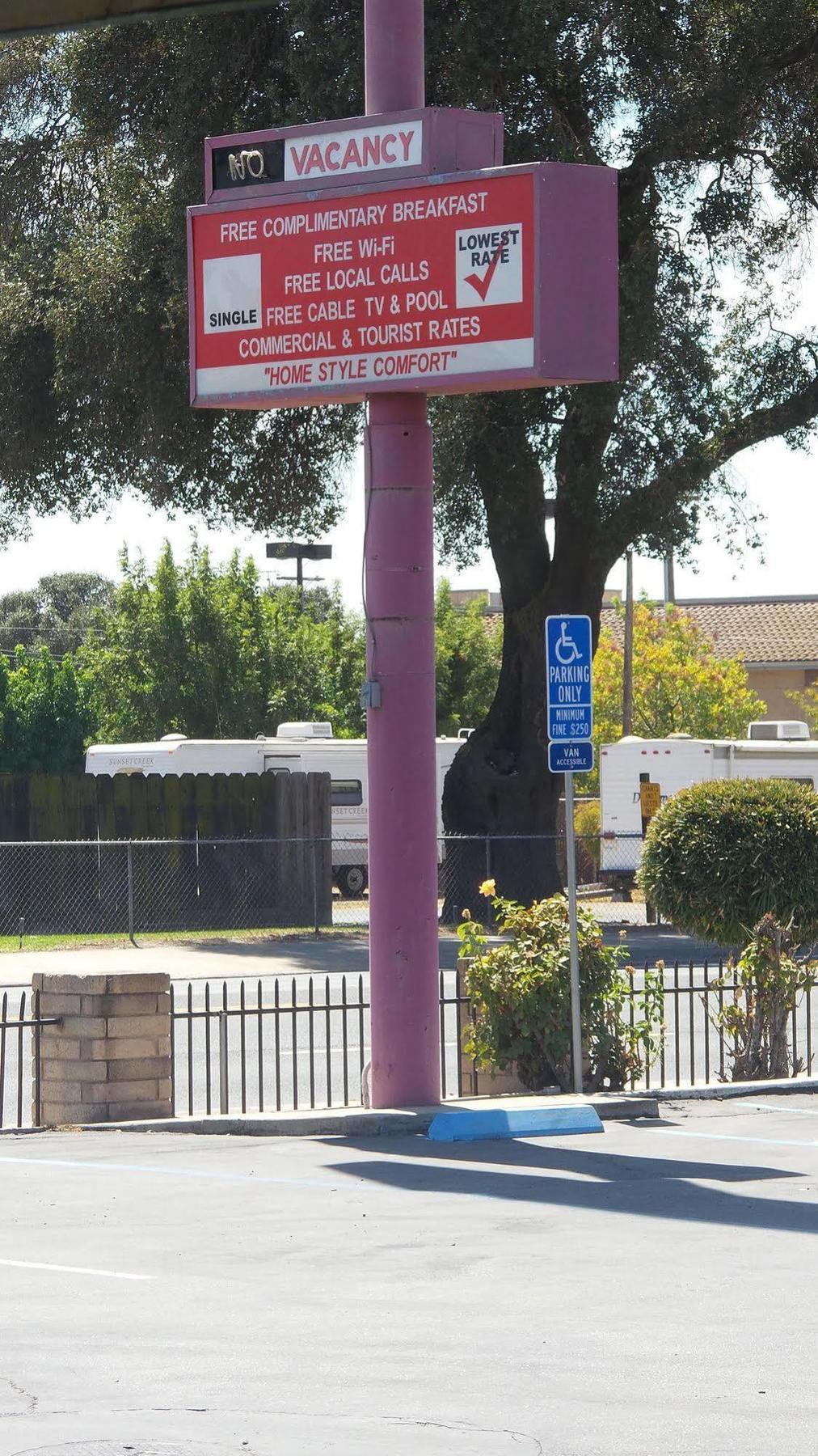 Holiday Motel Oakdale Exterior photo